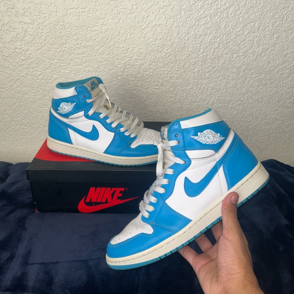Size 9.5 - Jordan 1 Retro High OG UNC 2015